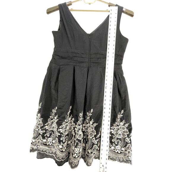 DressBarn Dress Womens 16 Black Embroidered Hem V-Neck Fit and Flare Babydoll - Picture 4 of 7